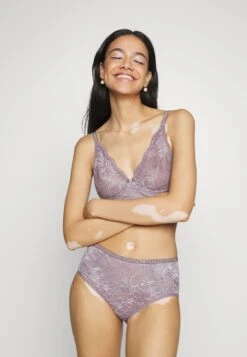 Triumph Amourette Charm - Triangel Bh - Pigeon Grey 9 Triumph Amourette Charm - Triangel Bh - Pigeon Grey -Mode Lingerie Winkel 080ae0e8e45c4131937a046d4faf3c98