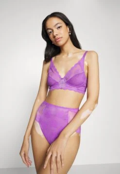 Triumph Amourette Summer Highwaist Panty - Onderbroeken - Blueberry Cream -Mode Lingerie Winkel 1dc95fc112064c03a2ef241febf1eecf