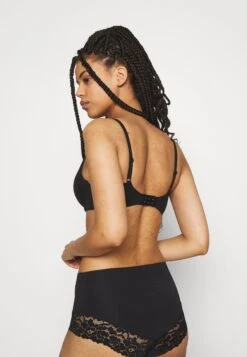 Triumph Body Make Up Soft Touch - Push-Up Bh - Black -Mode Lingerie Winkel 1f27768d856e4c1caa47771158e3e36d