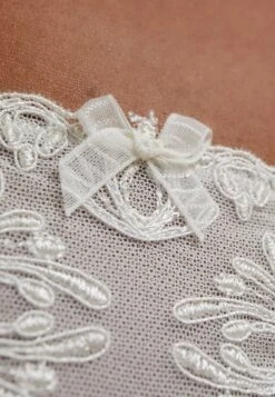 Chantelle Champs Elysees Tanga - String - Ivory -Mode Lingerie Winkel 275fcb7e77bb4c9eb8a157aed4a5b2de