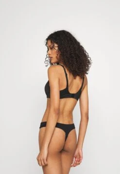 Chantelle Essentiall - T-Shirt Bh - Schwarz -Mode Lingerie Winkel 3caf507ec1284cf382e9d2c3d8921d5b