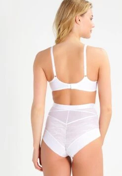 Triumph My Perfect Shaper - T-Shirt Bh - White -Mode Lingerie Winkel 3f4e8e31a3884e3e95d9d9e5264191c7