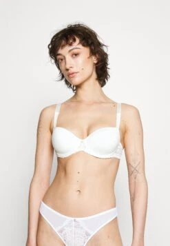 Chantelle Every Curve Half Cup Memory Bra - Beugel Bh - Milk