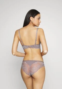 Triumph Amourette Charm Brazilian - Slip - Pigeon Grey -Mode Lingerie Winkel 495c063362ce4e2293db9b10d9a15477