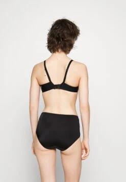 Chantelle Bare Essential-Half-Cup Memory - Beugel Bh - Black -Mode Lingerie Winkel 6d03e26f82cb4ecdade32c472798cffb