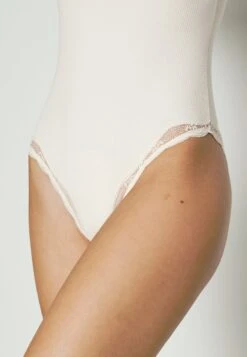 Triumph Natural Spotlight - Body - Fresh Powder -Mode Lingerie Winkel 6dd1bdad19ba4ec6821ef5af92e8ae5e