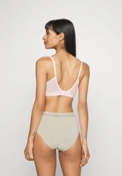 Triumph Feel Of Midi 2 Pack - Slip - Creamy Dream -Mode Lingerie Winkel 71ffdb2812c14f8ebb6571c76a9efb3c