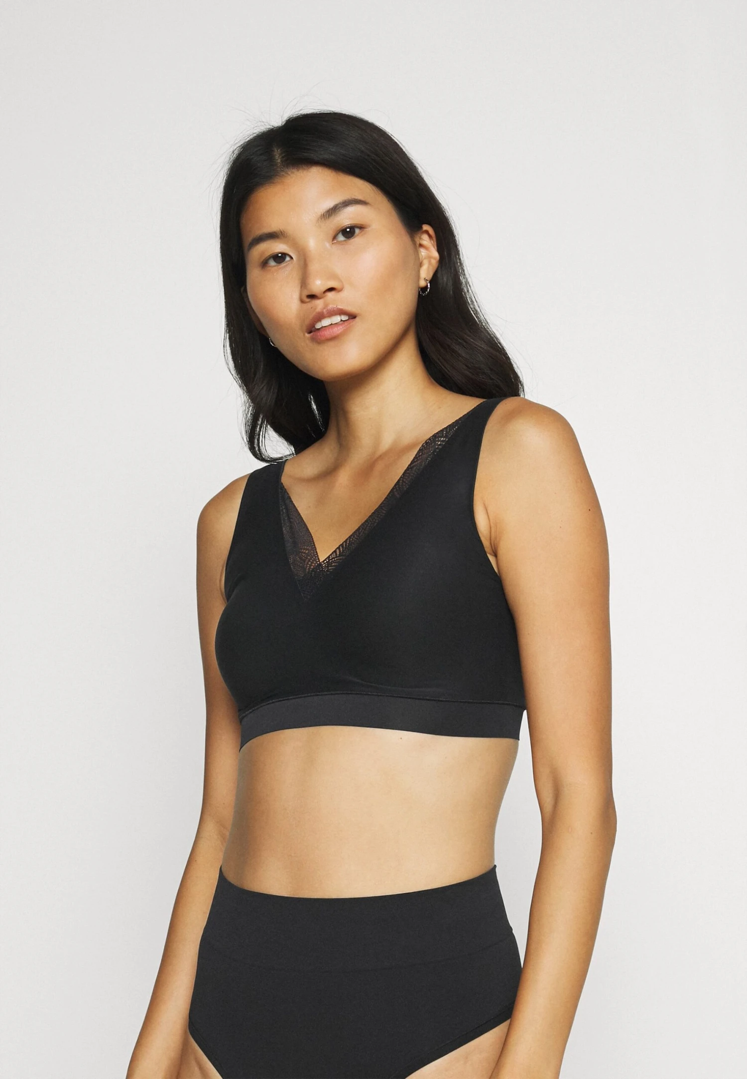 Chantelle Soft Cups V-Ausschnitt - Bustier - Schwarz 1 Chantelle Soft Cups V-Ausschnitt - Bustier - Schwarz