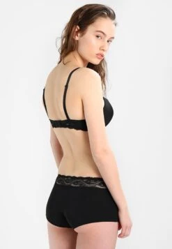 Triumph Lovely - T-Shirt Bh - Black -Mode Lingerie Winkel 86c245fcf4464733afe7b71db4d740d5