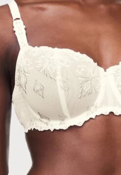 Chantelle Champs Elysees Aussenträger - Voorgevormde Bh - Offwhite -Mode Lingerie Winkel 8ef64c540757490d8db93463054174da
