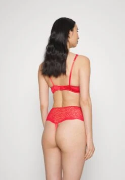 ESPRIT Moving The Classic Fit Classic Padded Bra - Beugel Bh - Red 7 ESPRIT Moving The Classic Fit Classic Padded Bra - Beugel Bh - Red -Mode Lingerie Winkel 971d11aa79f941c692d3e7859422937f