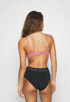 Triumph Feel Of Midi 2 Pack - Slip - Black -Mode Lingerie Winkel a57c42e0039a4aa598d268c50a0ff079