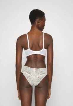 Triumph Compliment - Beugel Bh - White -Mode Lingerie Winkel a9c58a2925ec4843bc45aa97e6b034ce