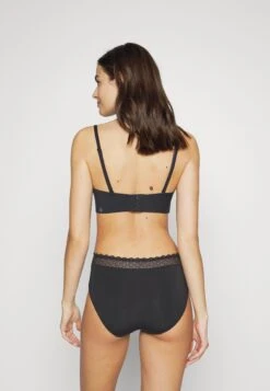 Triumph Feel Of Midi - Onderbroeken - Black -Mode Lingerie Winkel aec3331a8b4a4429b2acd471982ed693