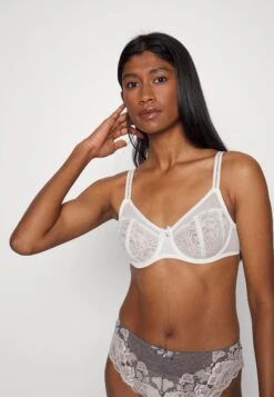 Chantelle Alto - Beugel Bh - Milk -Mode Lingerie Winkel b5fb342e621f4cc5a544d5eca57c7d46