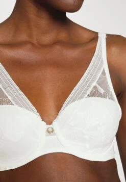 Chantelle True Tief - Triangel Bh - Milk -Mode Lingerie Winkel cf548e1d6a36490789f841a22da3e902