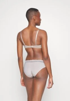 Triumph Feel Of Tai 3 Pack - Slip - Creamy Dream -Mode Lingerie Winkel d24222b97fb946db819e3849d7b80ee5