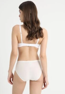 Chantelle Slip - Elfenbein -Mode Lingerie Winkel d4e798d7c42346cc9f1e3e29ed410717