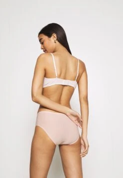 Chantelle Soft Stretch Shorty - Slip - Soft Pink 8 Chantelle Soft Stretch Shorty - Slip - Soft Pink -Mode Lingerie Winkel d62f57b812b9477f9403e82d4be3e26e