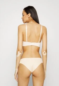 Triumph Vivid Spotlight - Strapless Bh - Beige -Mode Lingerie Winkel dbda2dcfdbd74dd9a51a338f97aac58d