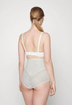 Triumph Wild Rose Sensation Highwaist Panty - Shapewear - White -Mode Lingerie Winkel e3220e162919413485104580f72da9b7