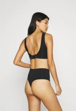 Chantelle Soft Cups V-Ausschnitt - Bustier - Schwarz 8 Chantelle Soft Cups V-Ausschnitt - Bustier - Schwarz -Mode Lingerie Winkel e8acd99fa0ff4aa2bce785f4403602dc