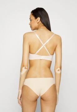 Triumph Vivid Spotlight - Strapless Bh - Beige -Mode Lingerie Winkel fda4c90b460a48c9b1e2419b4a3d21f9